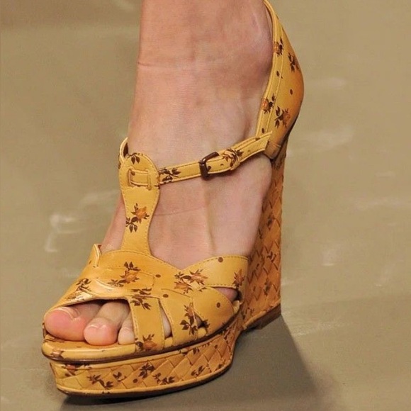 Bottega Veneta Floral Intrecciato Wedge Sandals - Picture 2 of 16